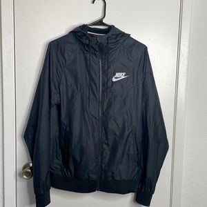 Nike Windbreaker. Black & White. Sm